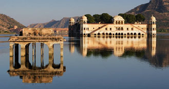 Jaipur just 4 hrs and 30 min drive from Delhi